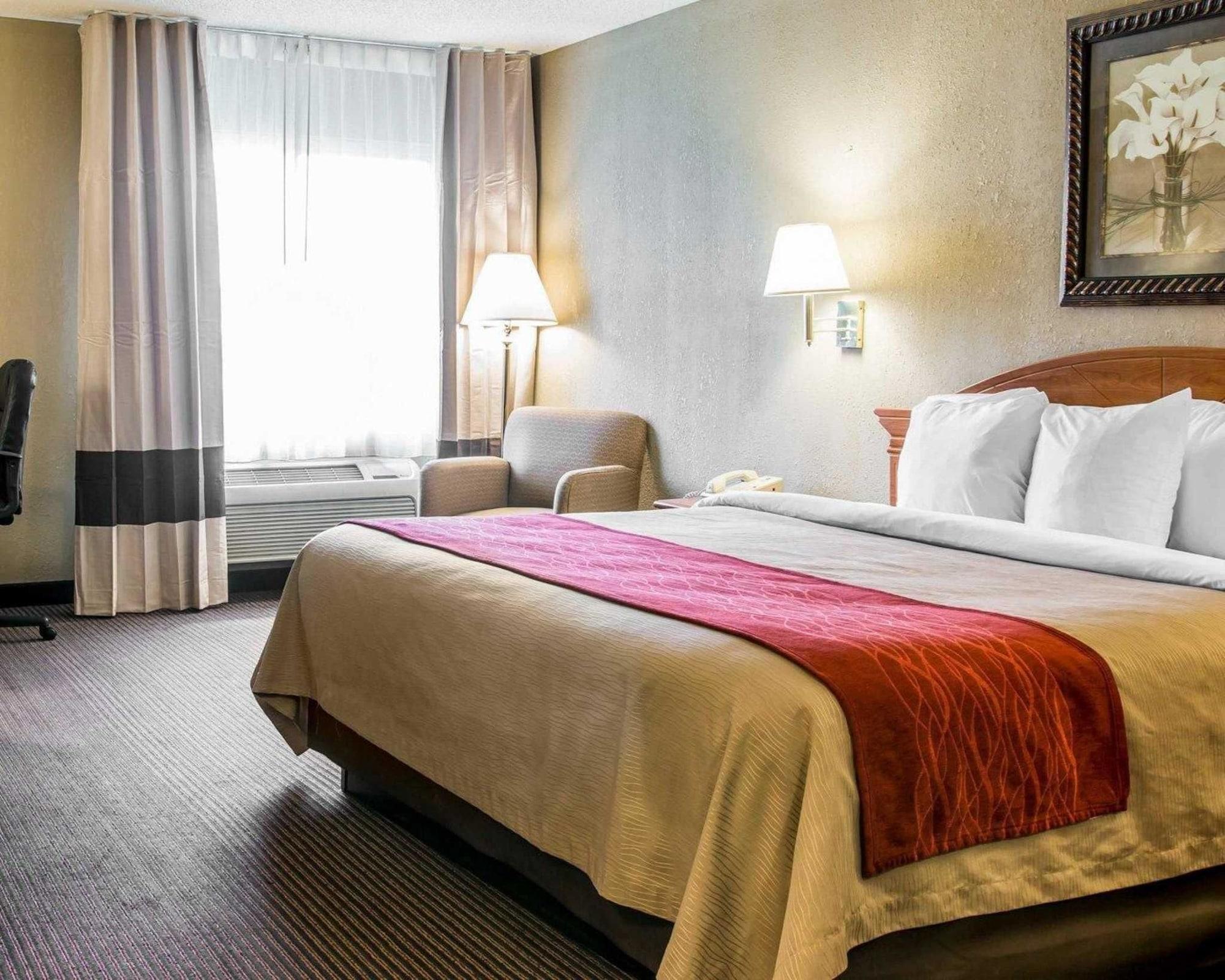 Baymont By Wyndham Flint Airport North Hotel Eksteriør billede