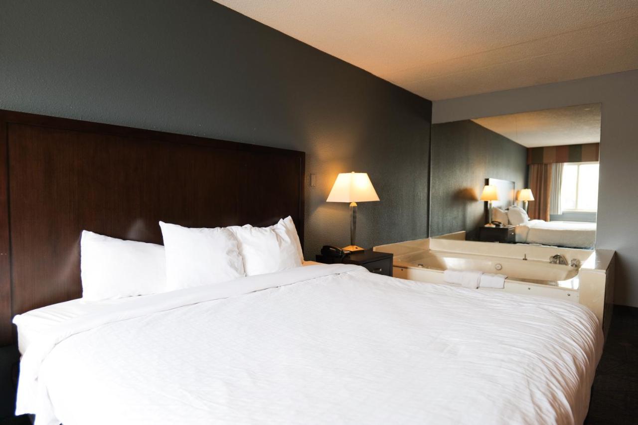 Baymont By Wyndham Flint Airport North Hotel Eksteriør billede