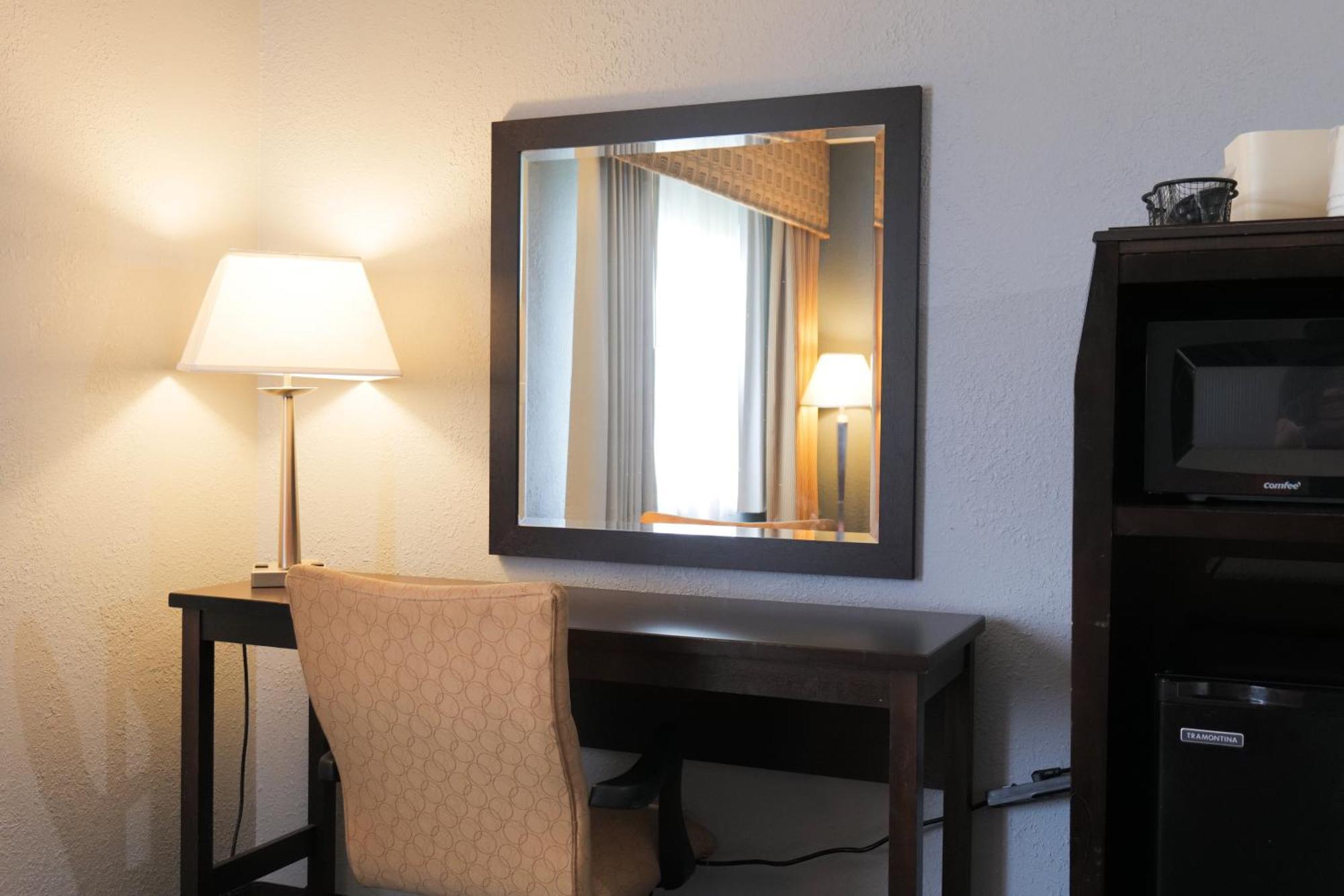 Baymont By Wyndham Flint Airport North Hotel Eksteriør billede