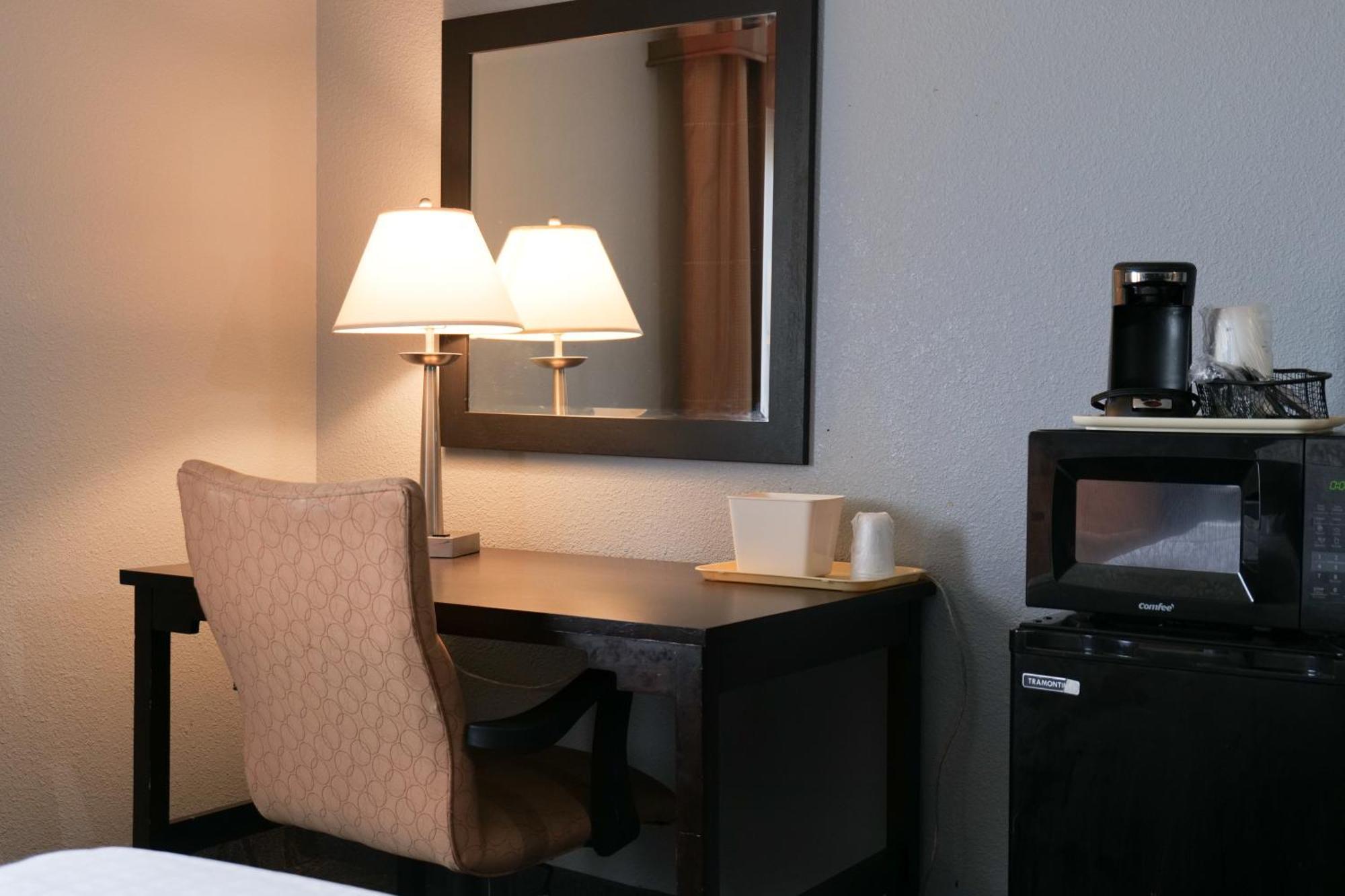 Baymont By Wyndham Flint Airport North Hotel Eksteriør billede