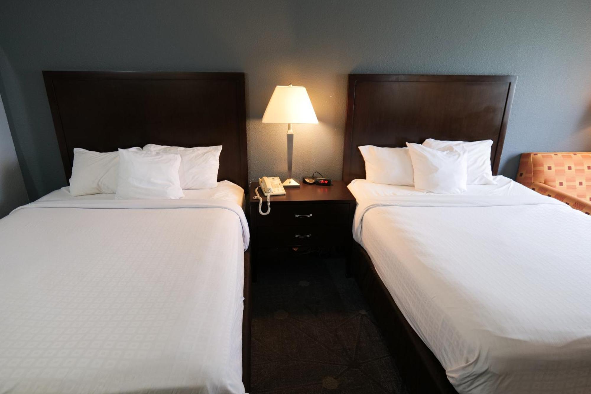 Baymont By Wyndham Flint Airport North Hotel Eksteriør billede