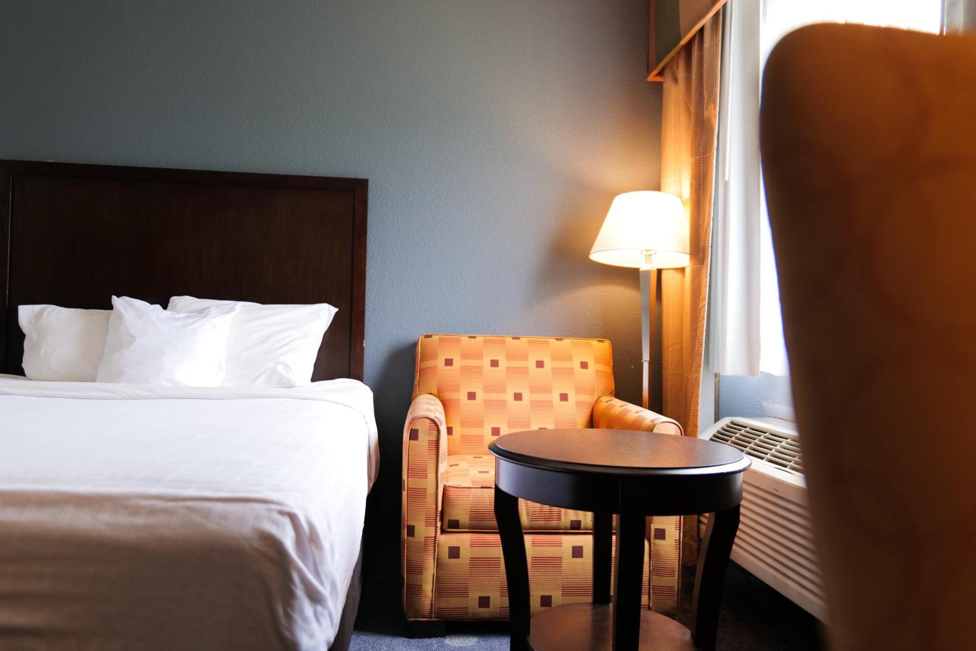 Baymont By Wyndham Flint Airport North Hotel Eksteriør billede