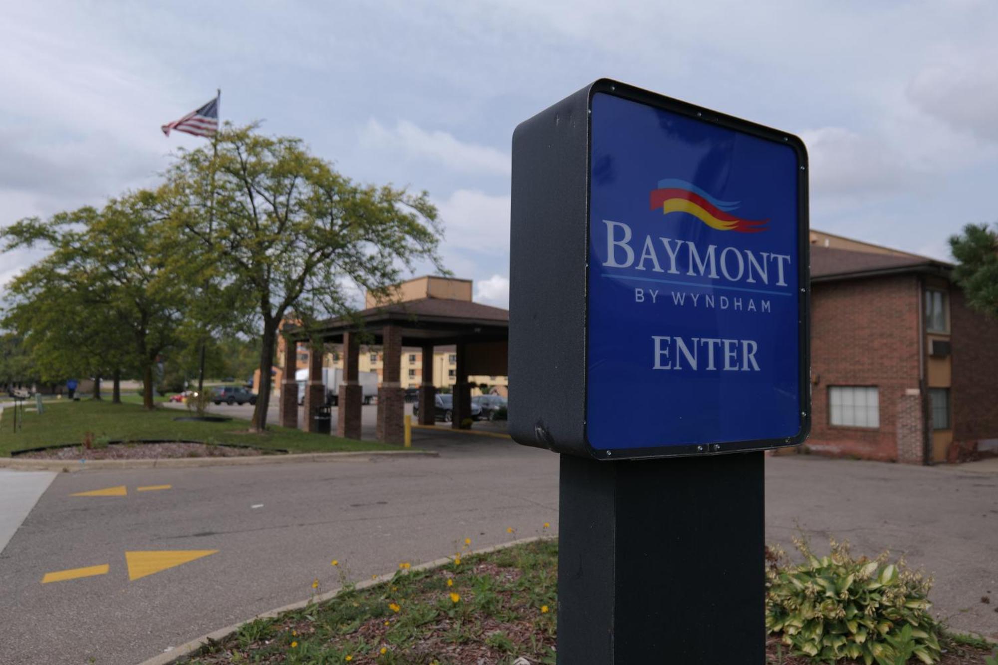 Baymont By Wyndham Flint Airport North Hotel Eksteriør billede