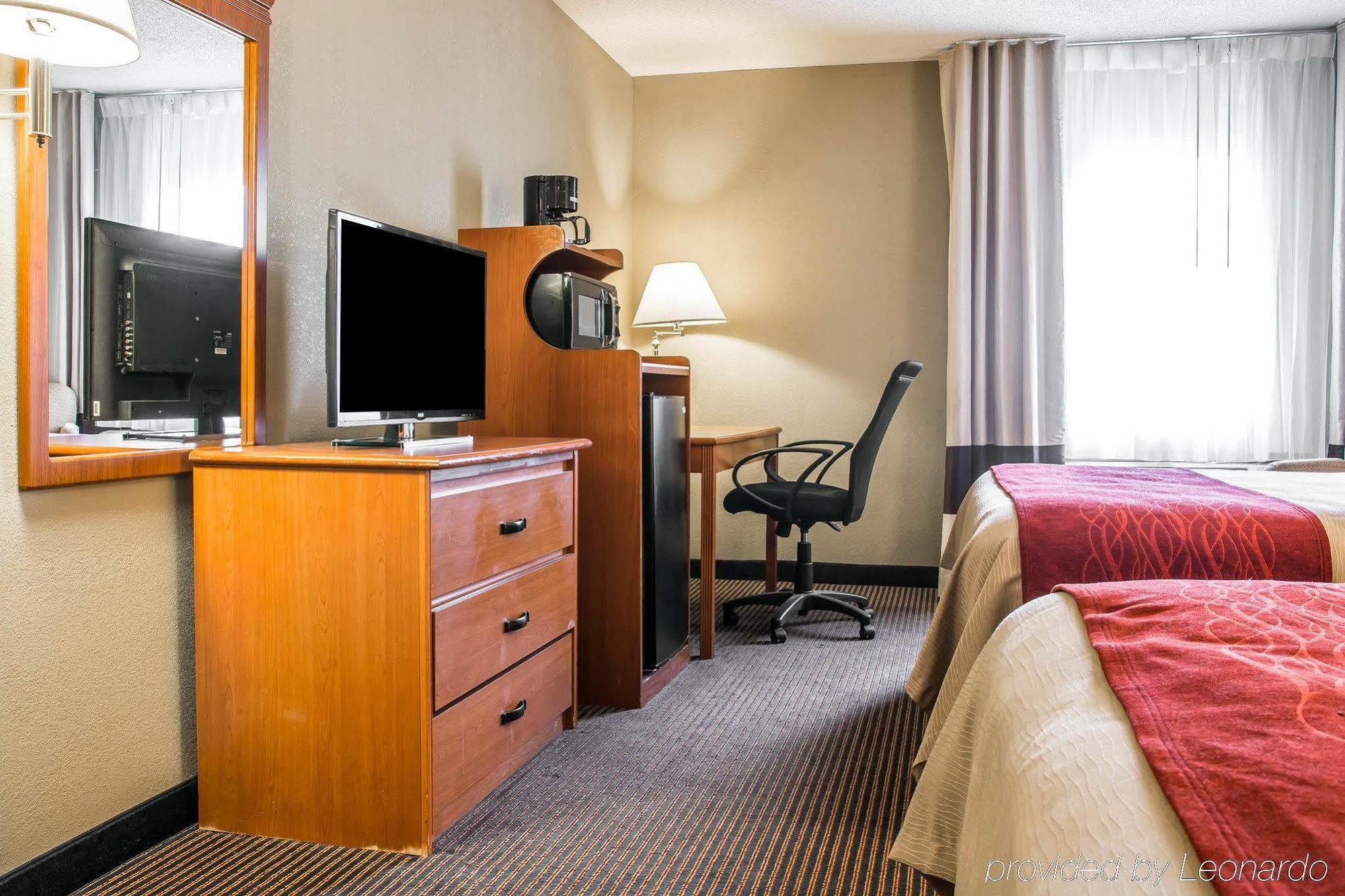 Baymont By Wyndham Flint Airport North Hotel Eksteriør billede