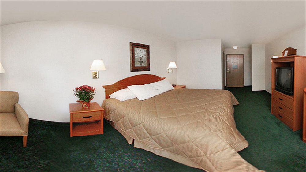 Baymont By Wyndham Flint Airport North Hotel Eksteriør billede